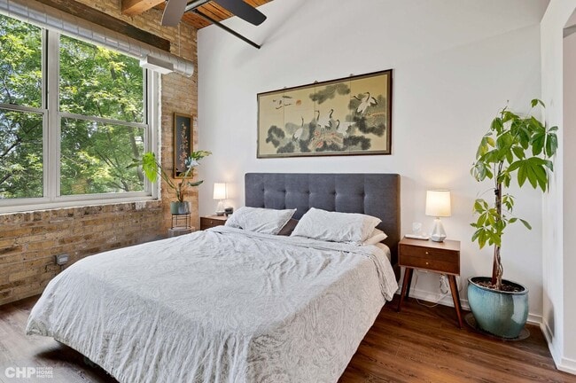 Building Photo - 1740 N Maplewood Ave