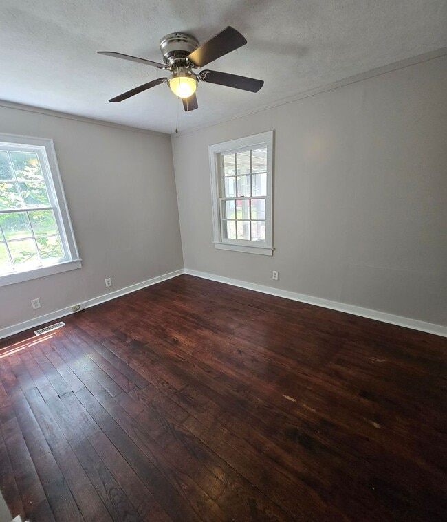 Building Photo - 817 Lockwood Ave