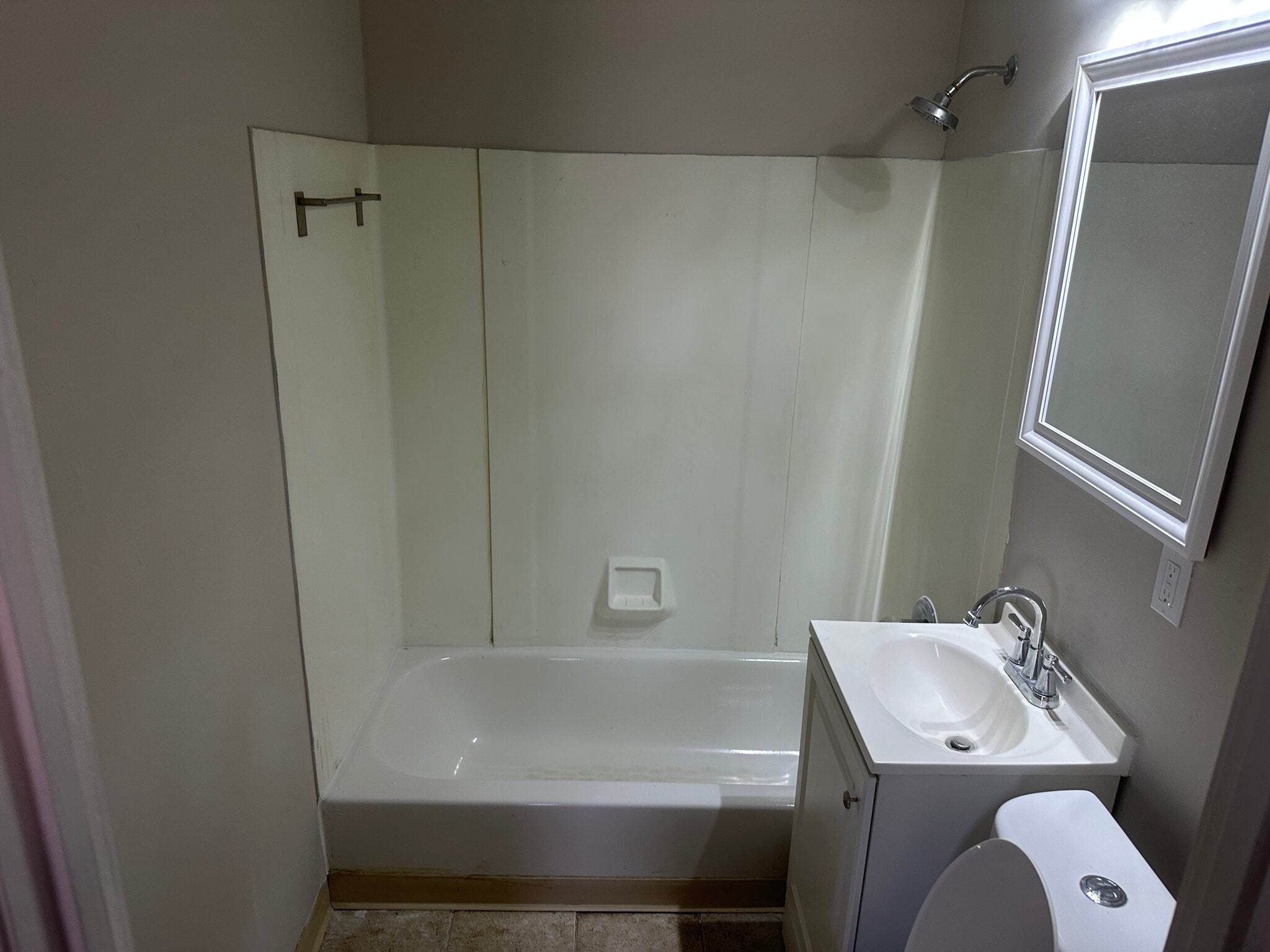 Building Photo - 6553 Newman Ave