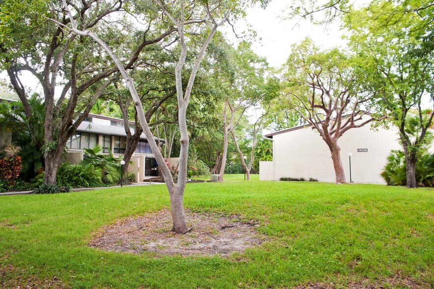 Building Photo - 19216 NE 25th Ave