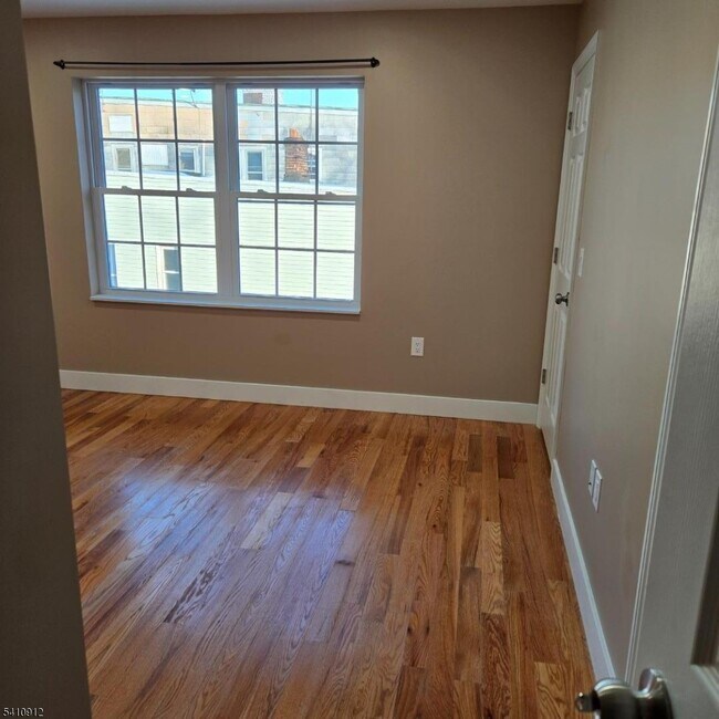 Building Photo - 298 Ridgewood Ave