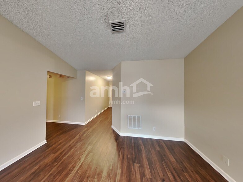 Building Photo - 12612 Ashglen Dr N