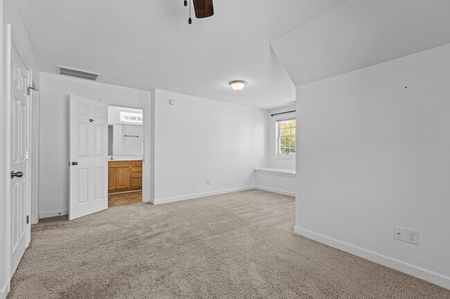 Building Photo - Gorgeous 3 Bedroom Home in Downtown Raleig...