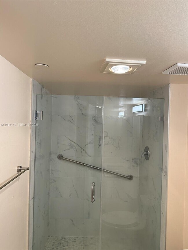 Building Photo - 1100 St Charles Pl