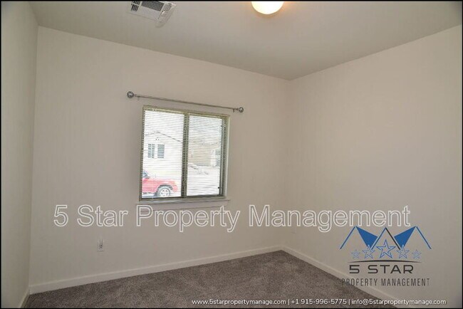 Building Photo - 3545 Essence St