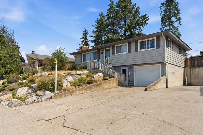 Building Photo - 6520 N Sutherlin St