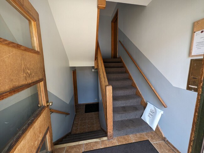Entryway - 1600 N 1st Ave