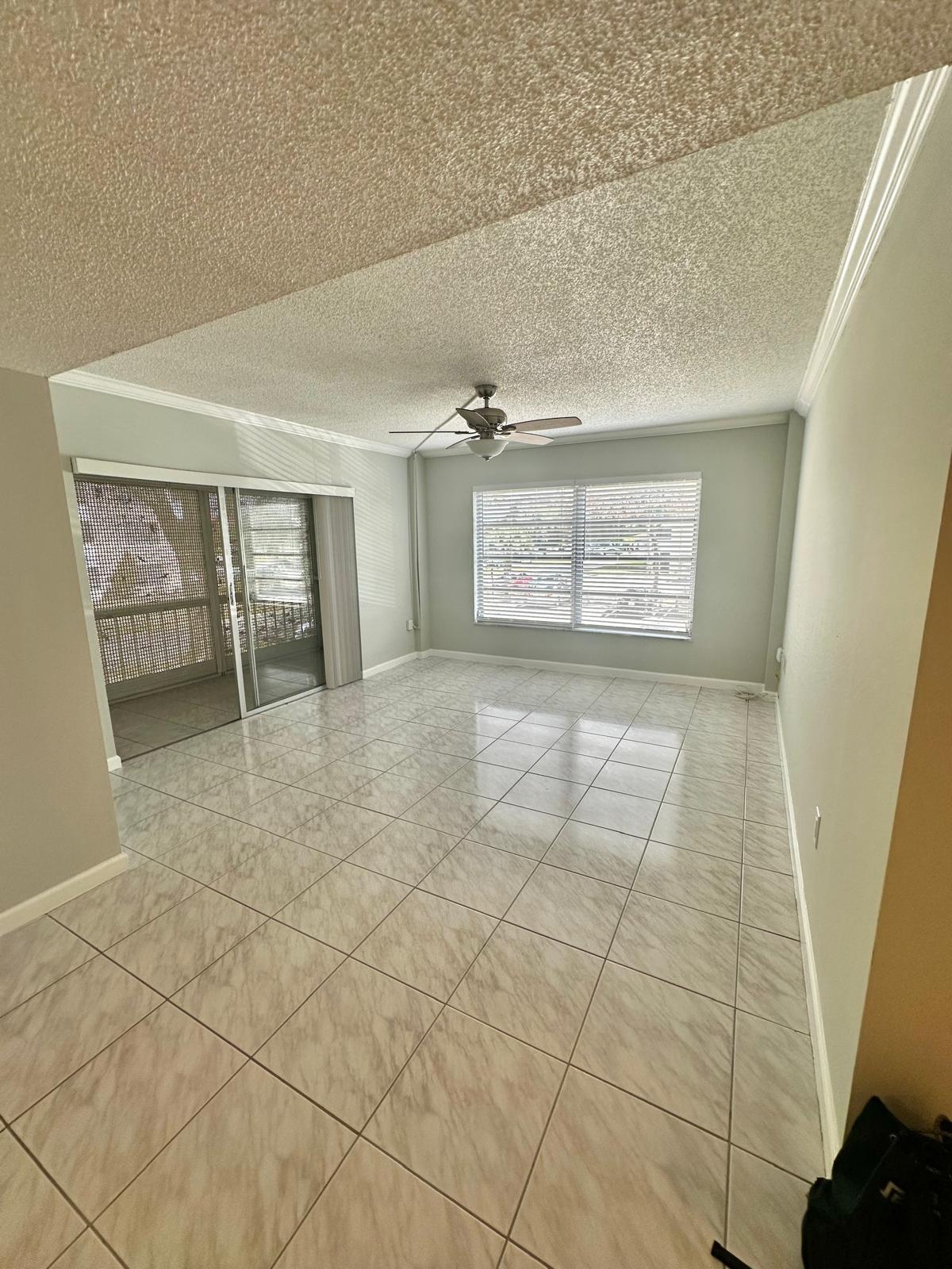 Building Photo - 4158 Inverrary Dr