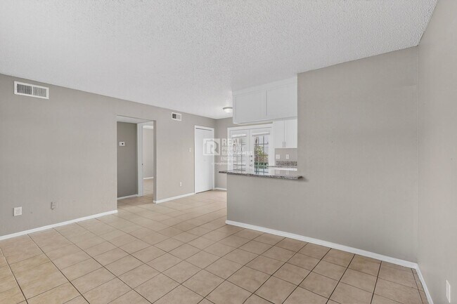 Building Photo - 8024 Cambridge Cir