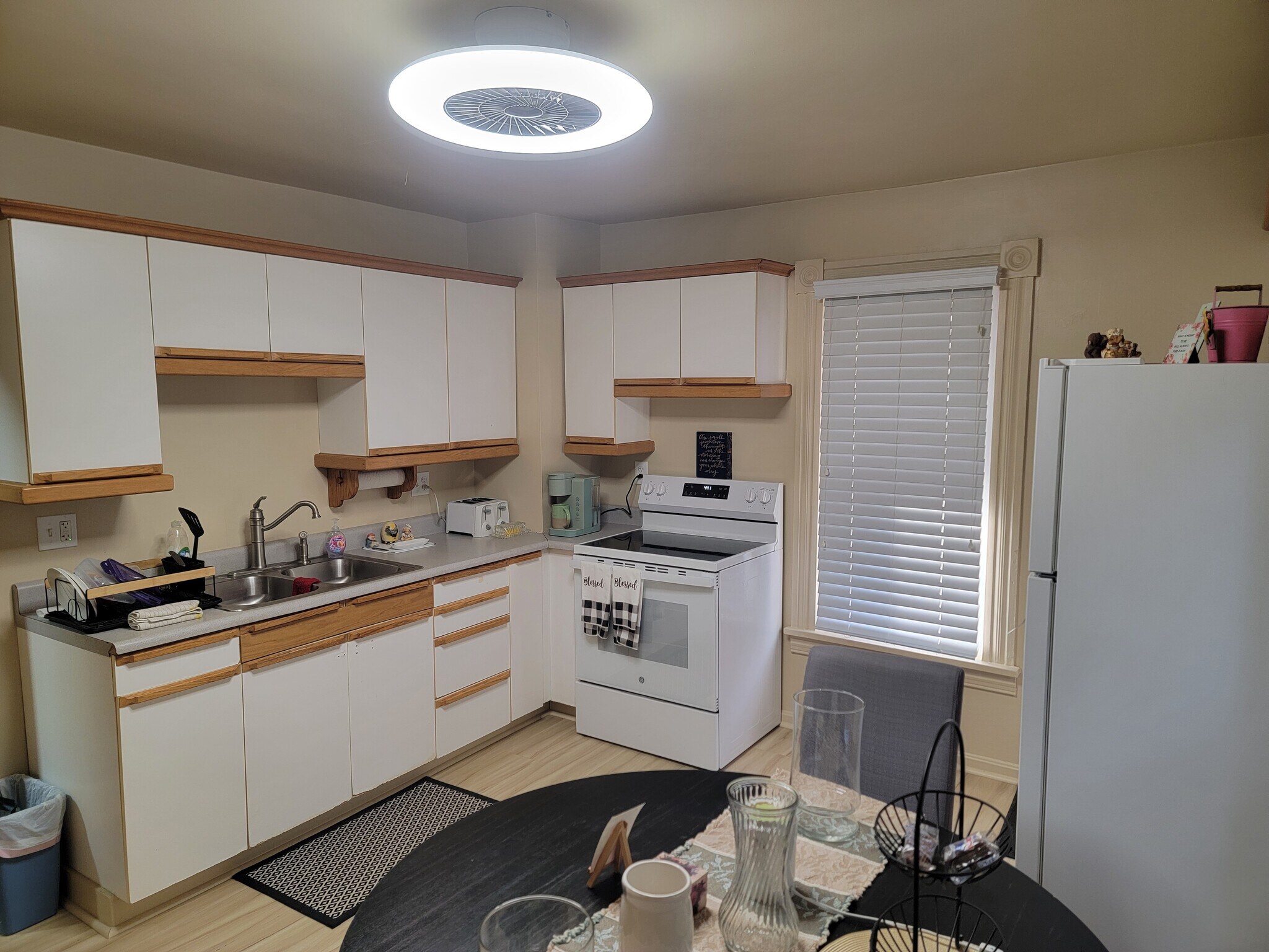 Building Photo - 102 3rd Ave