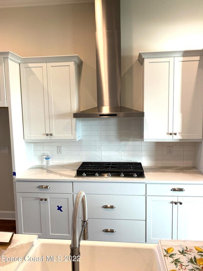 Building Photo - 8321 Paragrass Ave