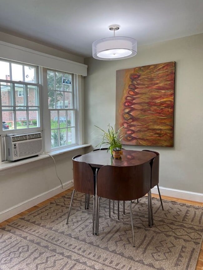 Building Photo - Spacious 2BR/1.5BA Townhouse Available February 15th!!  Great West End Location!!