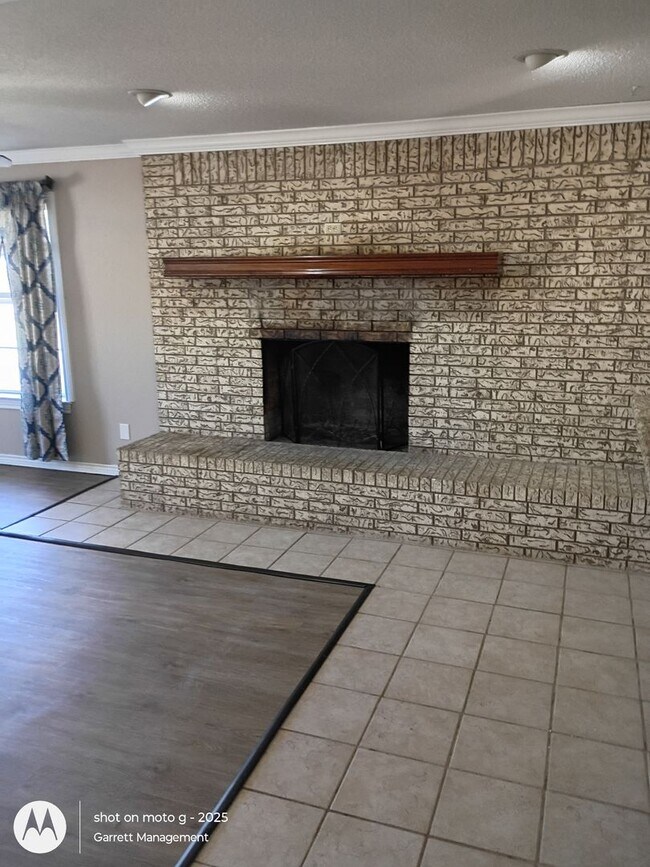 Building Photo - Split level home in West Lampasas