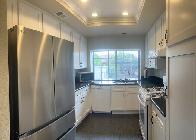 Building Photo - 2266 Aspen St