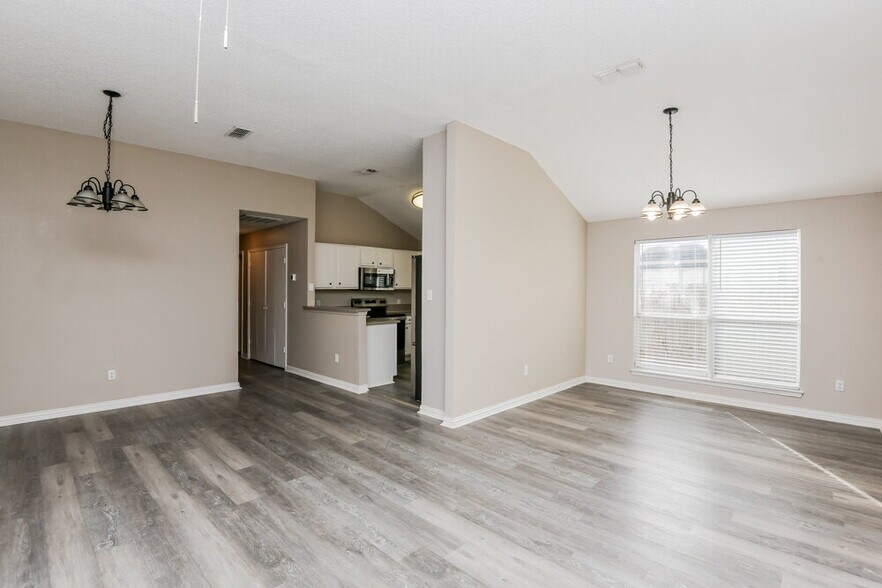 Building Photo - 10509 Shadywood Dr