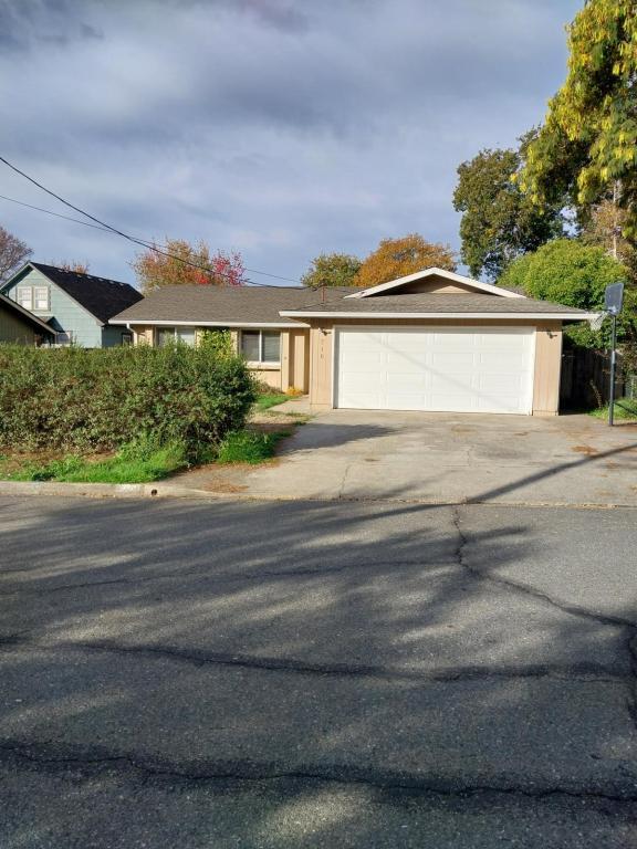 Primary Photo - 716 NE 12th St