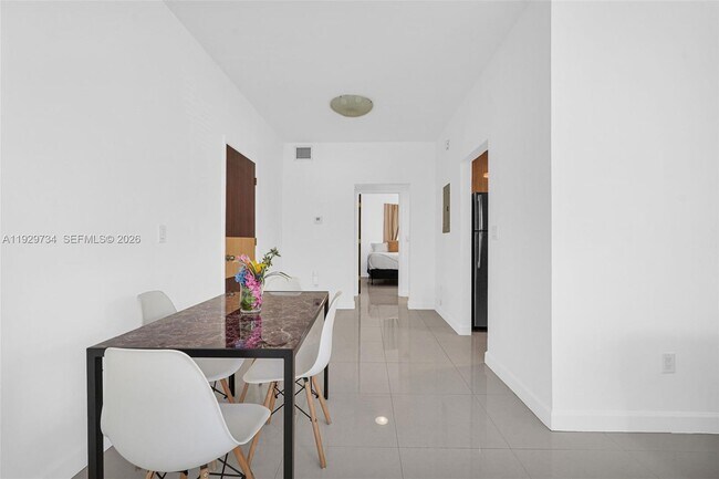 Building Photo - 1025 94th St