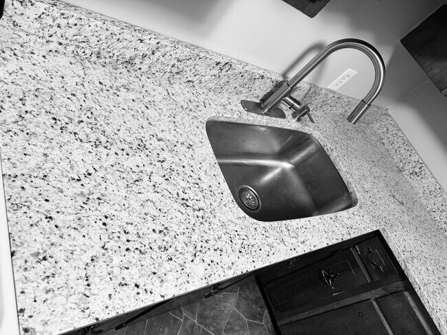 Building Photo - 3340 Pinewood Ave