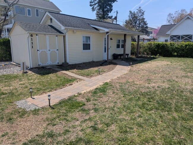 Building Photo - 6111 Fairview Dr