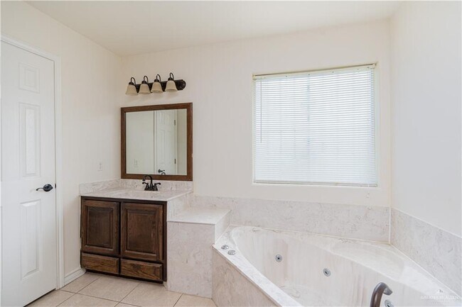 Building Photo - 2405 Singletary Dr