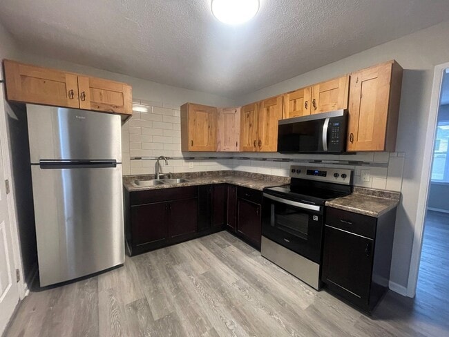 Building Photo - Home For Rent In Bellevue