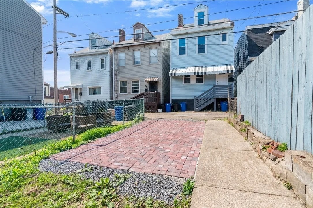 Building Photo - 3817 Howley St