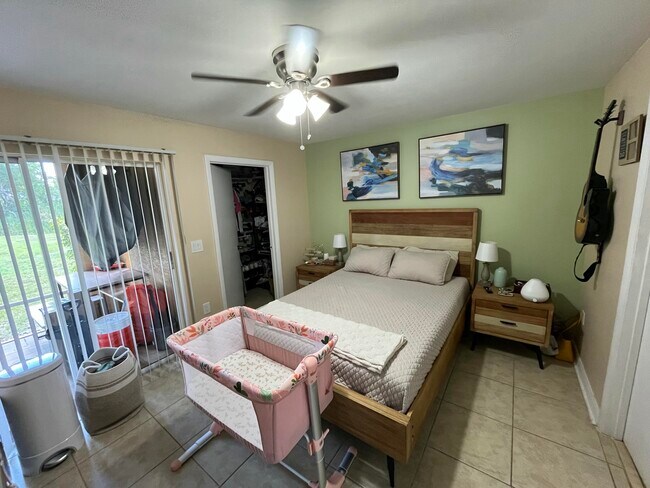 Building Photo - 4751 Via Palm Lakes