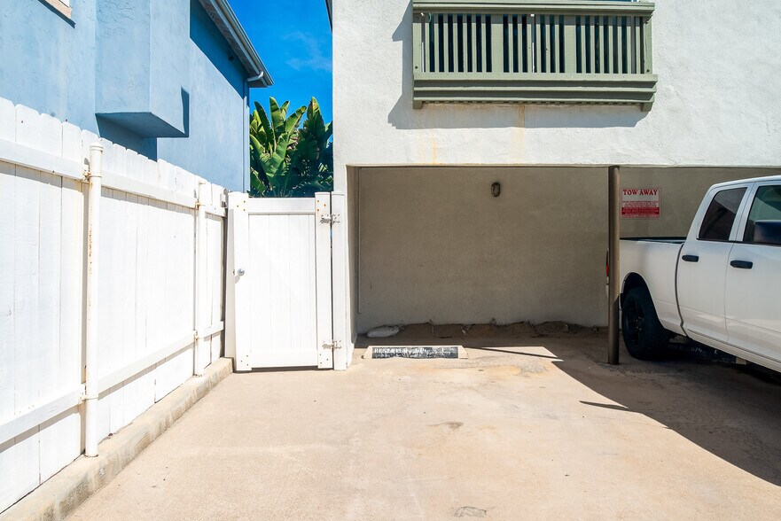 Building Photo - 674 Seacoast Dr