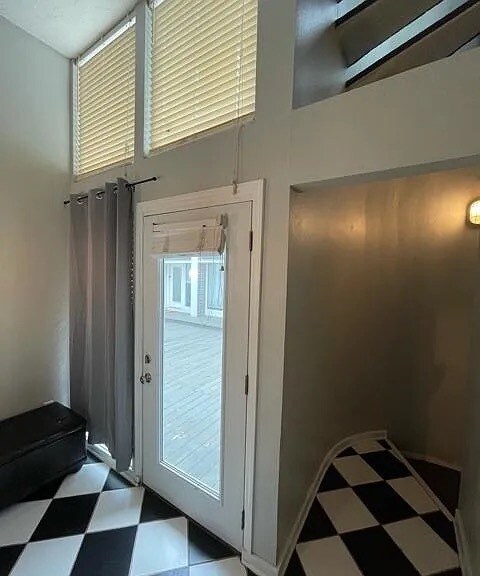 Building Photo - 815 W Pensacola St