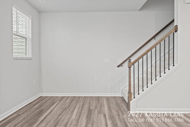 Building Photo - 2427 Kasota Ln