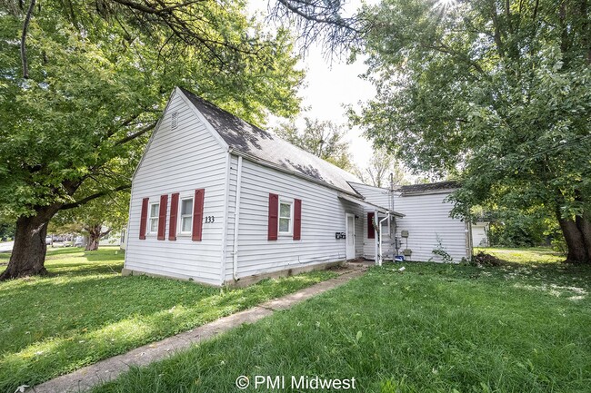 Building Photo - "Charming 2-Bed Sanctuary in Franklin – Co...