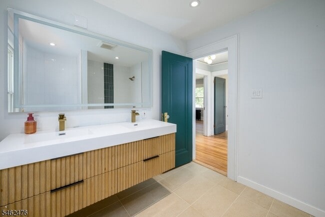 Building Photo - 160 Clairmont Terrace