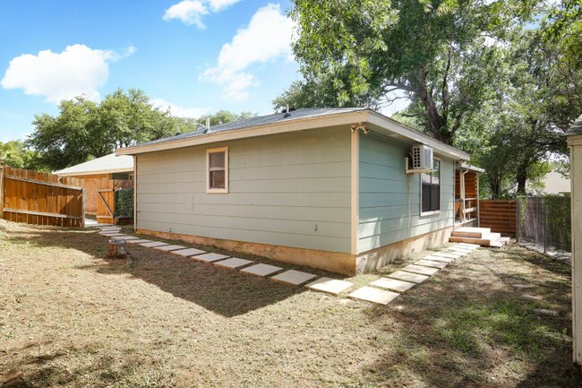 Building Photo - 9011 Welles Way