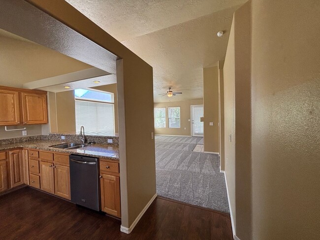 Building Photo - HOME FOR RENT IN SUN RIVER