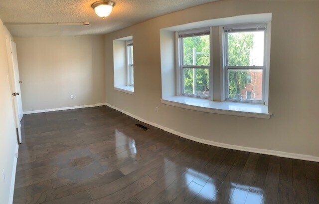 Building Photo - 3830 Lancaster Ave