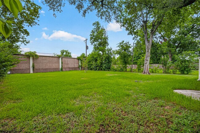Building Photo - 5803 Greencraig Dr