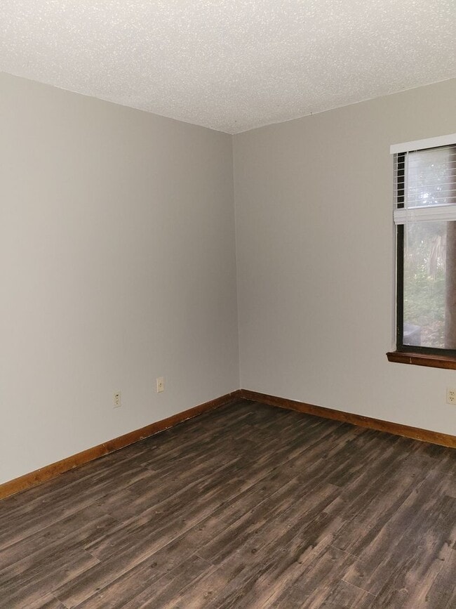 Building Photo - $1350 - 2/2/1 - Great Orange Park Location