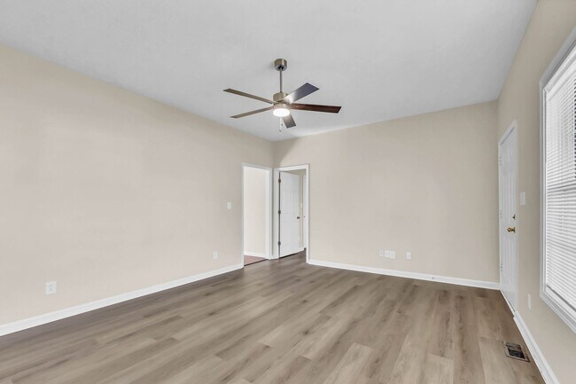 Building Photo - 1006 Bobcat Dr