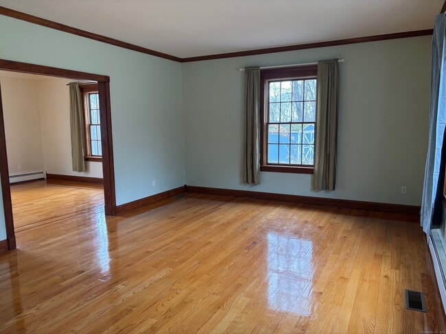 Building Photo - 38 Merriman Ln