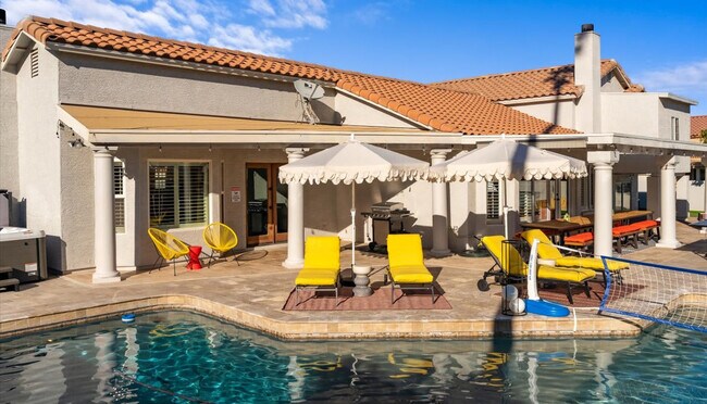 Building Photo - 2431 E Laurel St