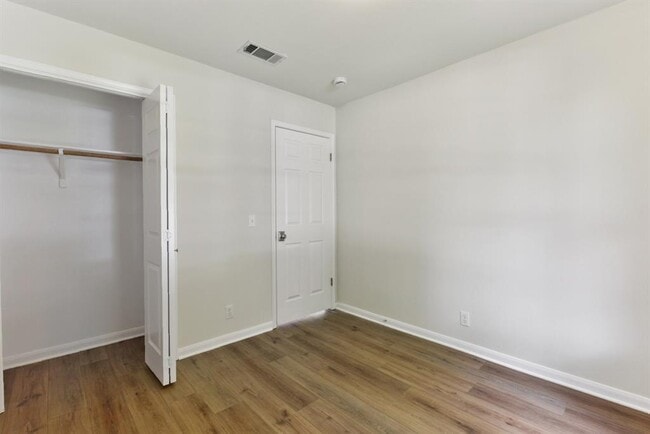 Building Photo - 906 Jasmine Trail