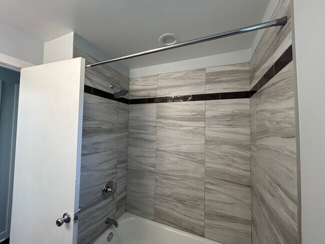 Building Photo - 5340 N Central Ave