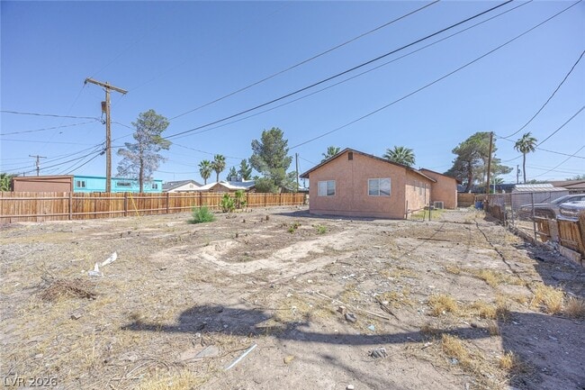 Building Photo - 1320 Gold Ave