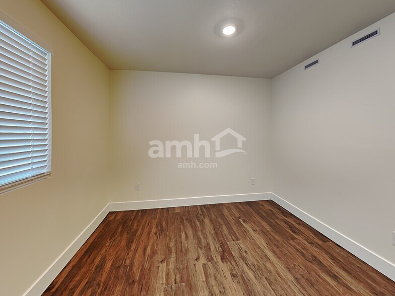 Building Photo - 4094 Bold Stripe Ave