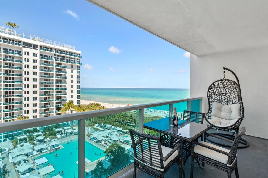 Building Photo - 2301 COLLINS Ave