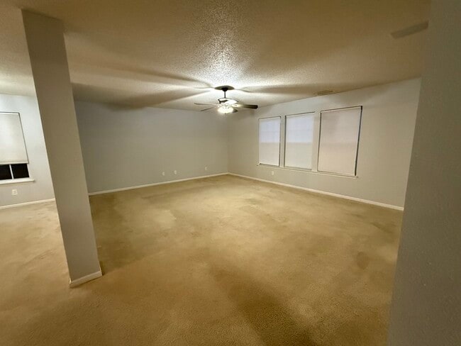 Building Photo - 14302 Holly Berry Cir