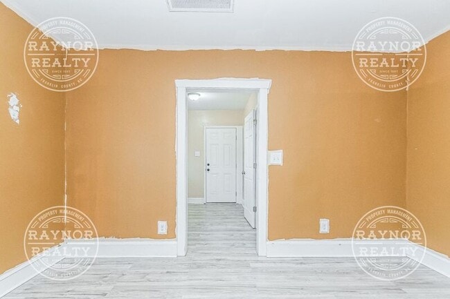 Building Photo - 643-643 Kenwood Ave