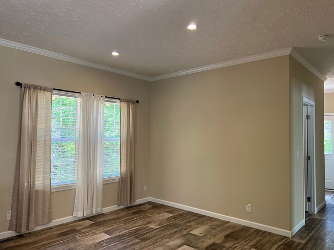 Building Photo - Charming Country Three-Bedroom Two-Bathroo...