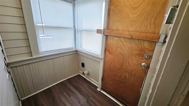 Building Photo - 1501 NE 17th St