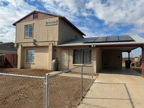 Building Photo - 940 N Sonora St